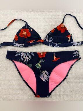 New Love & Bikinis Floral Bikini Set size Medium